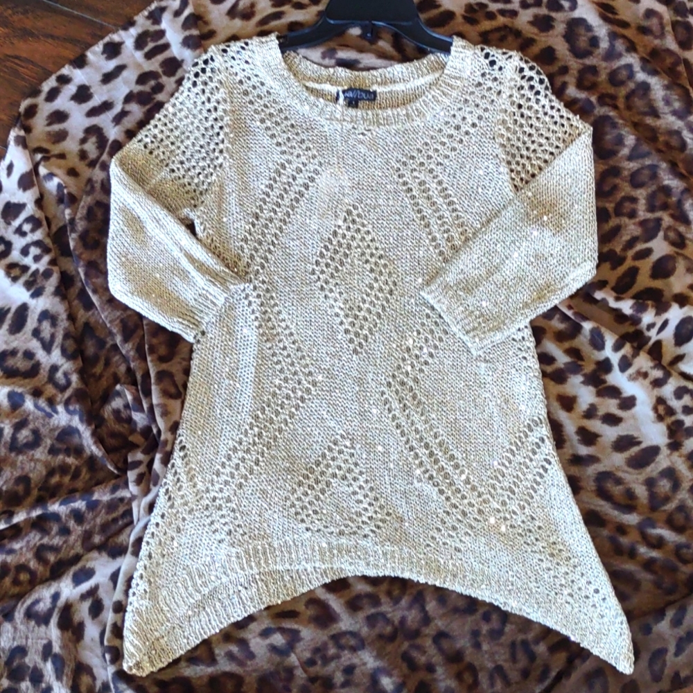 Bua Bua sparkle sea through gold shimmer 3/4 sleeve top! Size S